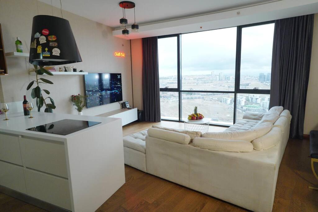 Lux Residance 40th Floor, Sound System, 65 Inch Tv *
